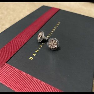 New SWAROVSKI MAGIC snowflake earrings Christmas